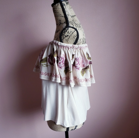 NEW Embroidered Off shoulder top - Picture 4 of 7